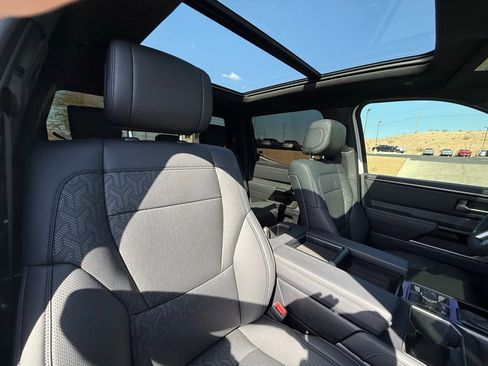 Used 2025 Toyota Tundra Limited AWD/4WD image 16