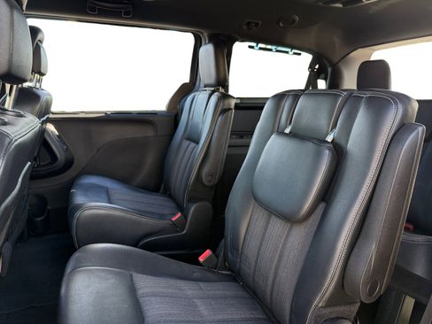 Used 2015 Chrysler Town & Country S w/ Driver Convenience Group image 13