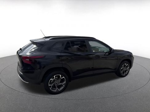 Used 2025 Chevrolet Trax LT FWD image 14