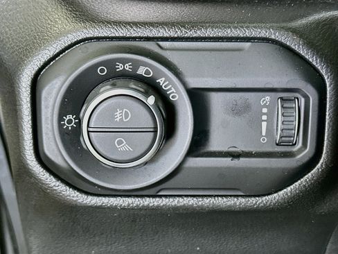 Used 2023 Jeep Gladiator Sport AWD/4WD image 16