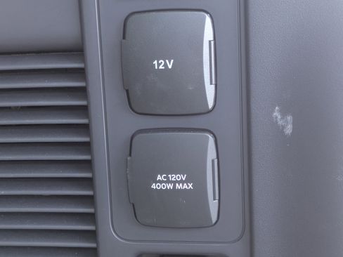 Used 2025 Ford Expedition Platinum w/ Driver's Package AWD/4WD image 10