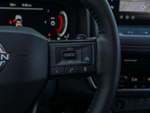 Used 2025 Nissan Rogue SL image 27