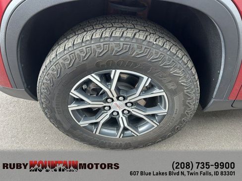 Used 2024 GMC Acadia AT4 w/ Luxury Package image 18