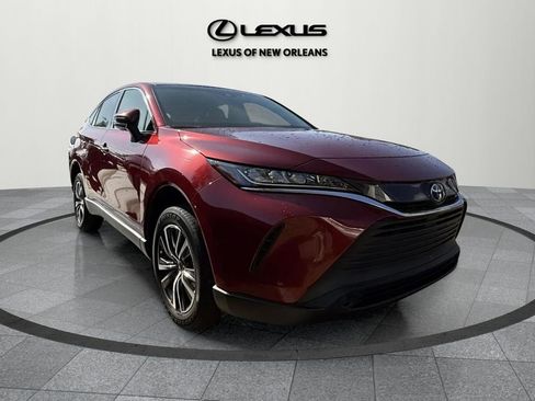 Used 2022 Toyota Venza LE image 1