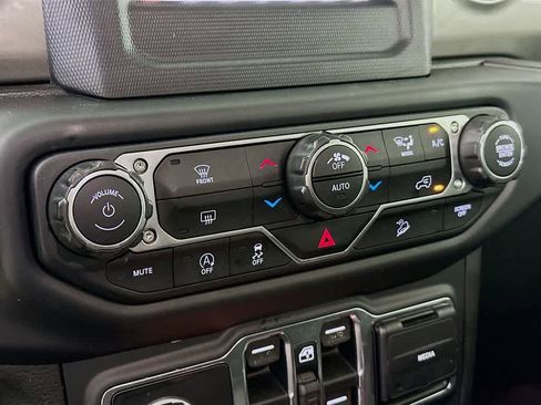 Used 2019 Jeep Wrangler Unlimited Sahara w/ LED Lighting Group image 18