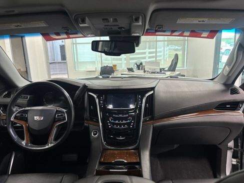 Used 2016 Cadillac Escalade Luxury RWD image 18