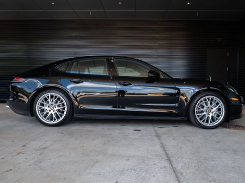 Certified 2023 Porsche Panamera image 8