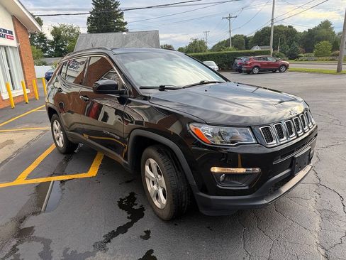 Used 2019 Jeep Compass Latitude w/ Popular Equipment Group AWD/4WD image 1