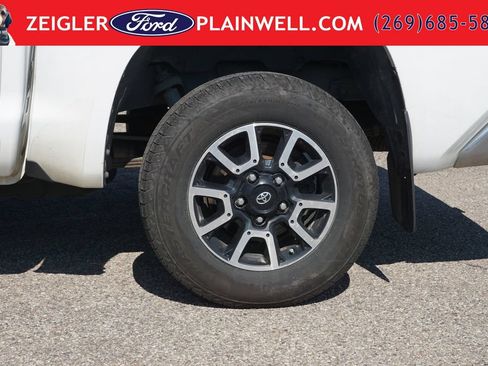 Used 2015 Toyota Tundra SR5 w/ TRD Off Road Package AWD/4WD image 7
