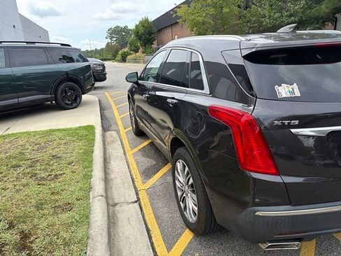 Used 2017 Cadillac XT5 Premium Luxury FWD image 4
