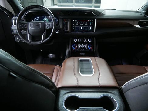 Used 2023 GMC Yukon Denali Ultimate AWD/4WD image 25
