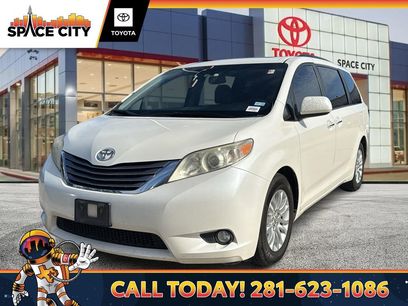 Used 2017 Toyota Sienna XLE w/ XLE Navigation Package