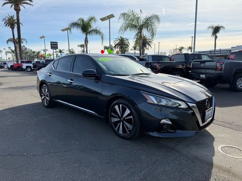 Used 2021 Nissan Altima 2.5 SL image 1