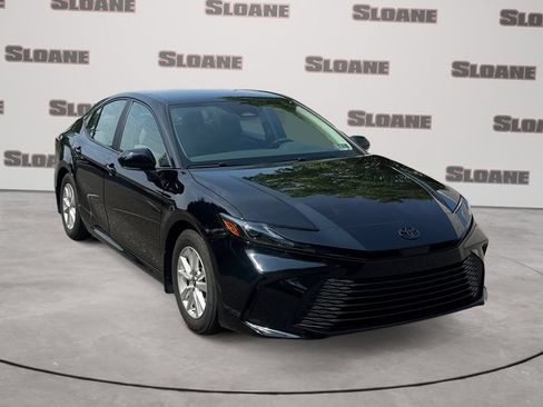 Used 2025 Toyota Camry LE w/ Convenience Package FWD image 7