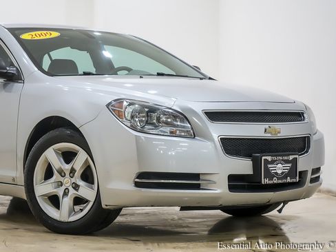 Used 2009 Chevrolet Malibu LS image 2