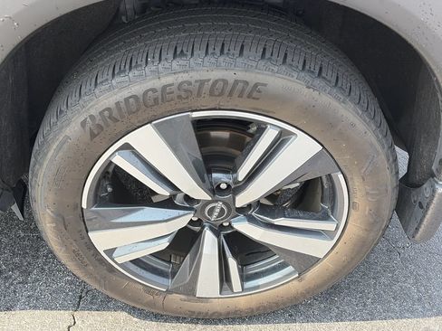 Certified 2023 Nissan Rogue SL AWD/4WD image 9