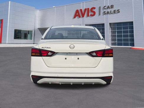 Used 2025 Nissan Altima 2.5 SV FWD image 7