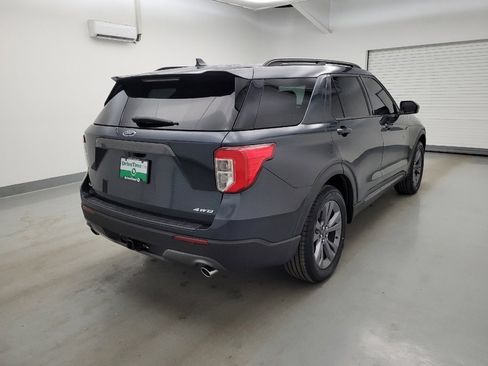 Used 2022 Ford Explorer XLT w/ Equipment Group 202A AWD/4WD image 9
