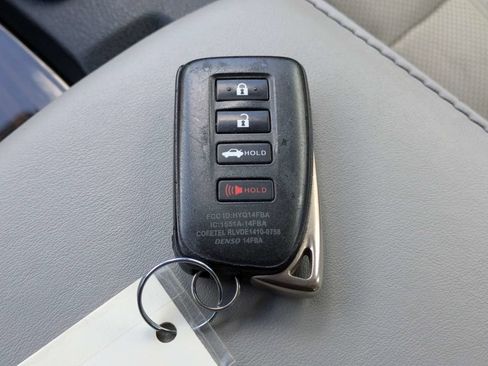 Used 2016 Lexus ES 350 w/ Luxury Package w/Wood Trim FWD image 40