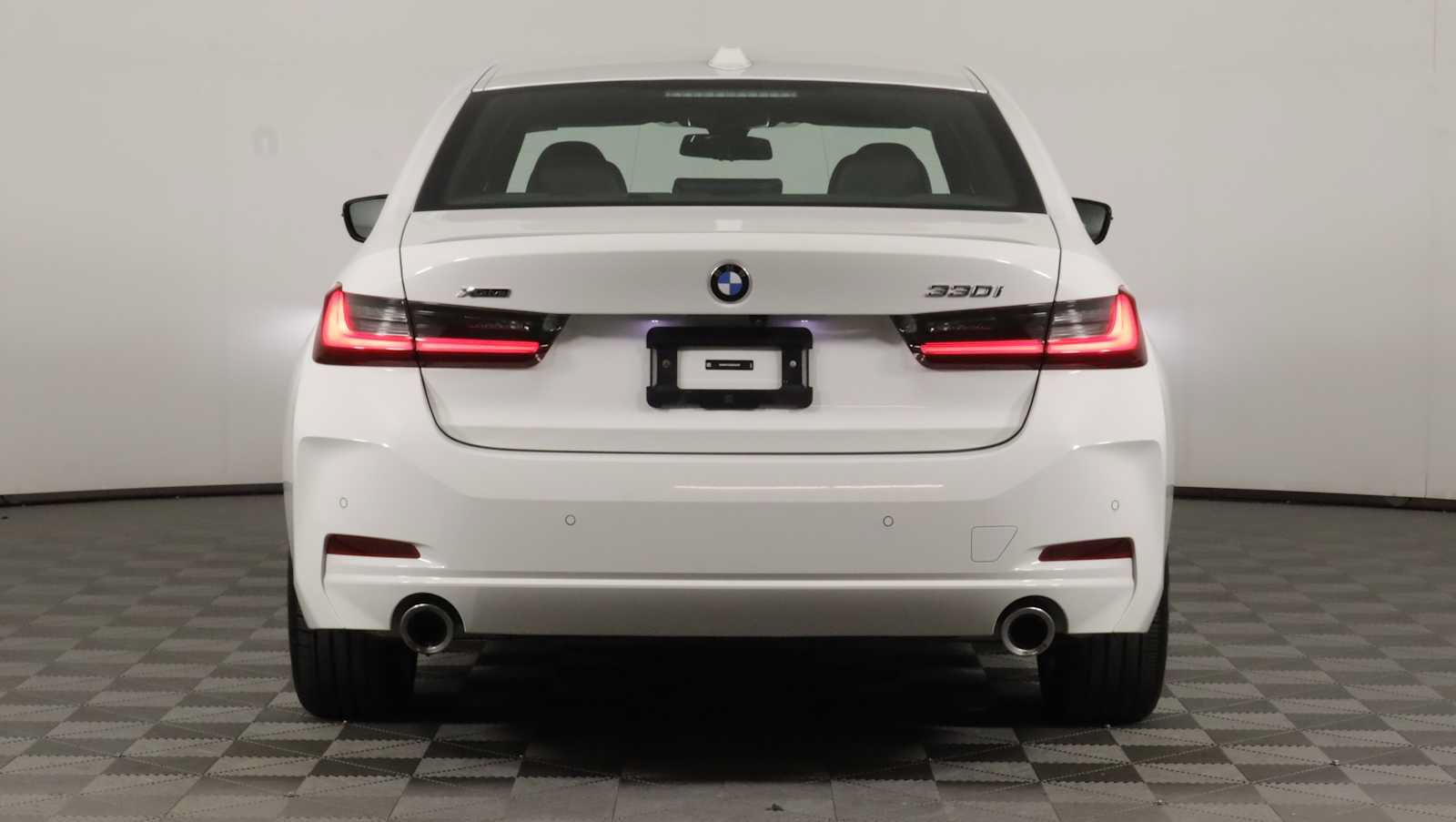 Used 2024 BMW 330i xDrive Sedan w/ Premium Package AWD/4WD image 5