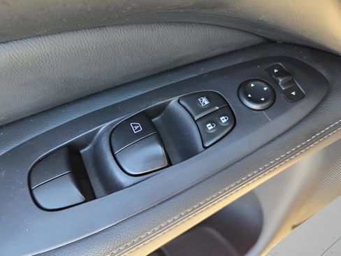 Used 2018 Nissan Pathfinder S image 34