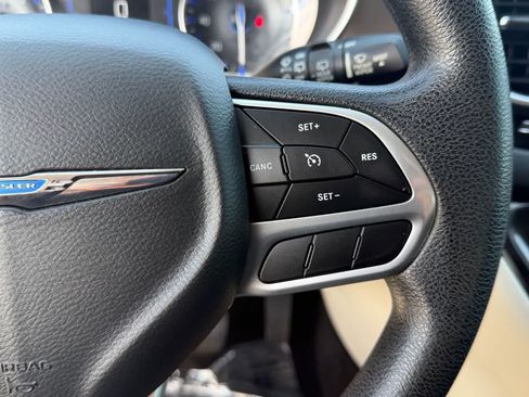 Used 2021 Chrysler Voyager L FWD image 36