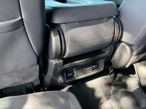 Used 2023 Chevrolet Silverado 1500 Custom image 32