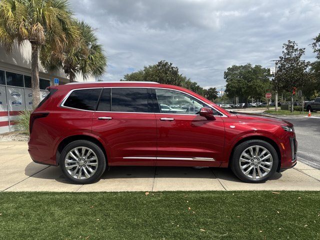 Used 2021 Cadillac XT6 Premium Luxury FWD image 2