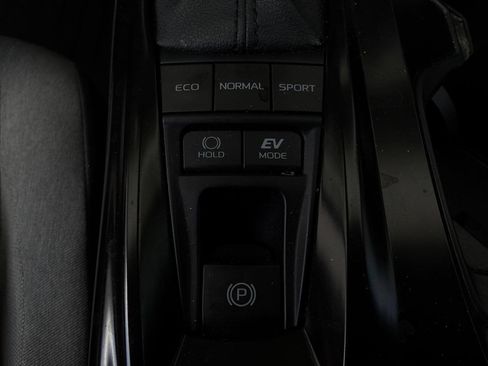 Used 2025 Toyota Camry LE FWD image 21