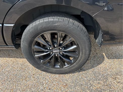 Used 2015 Lincoln Navigator 2WD image 16
