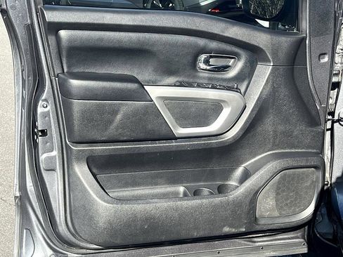 Used 2018 Nissan Titan SV w/ SV Convenience Package image 19