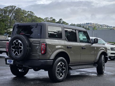 New 2026 Ford Bronco Outer Banks image 4