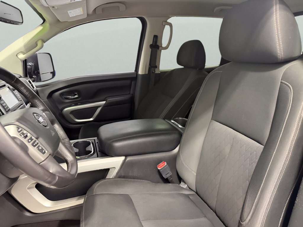 Used 2018 Nissan Titan SV w/ SV Convenience Package AWD/4WD image 11