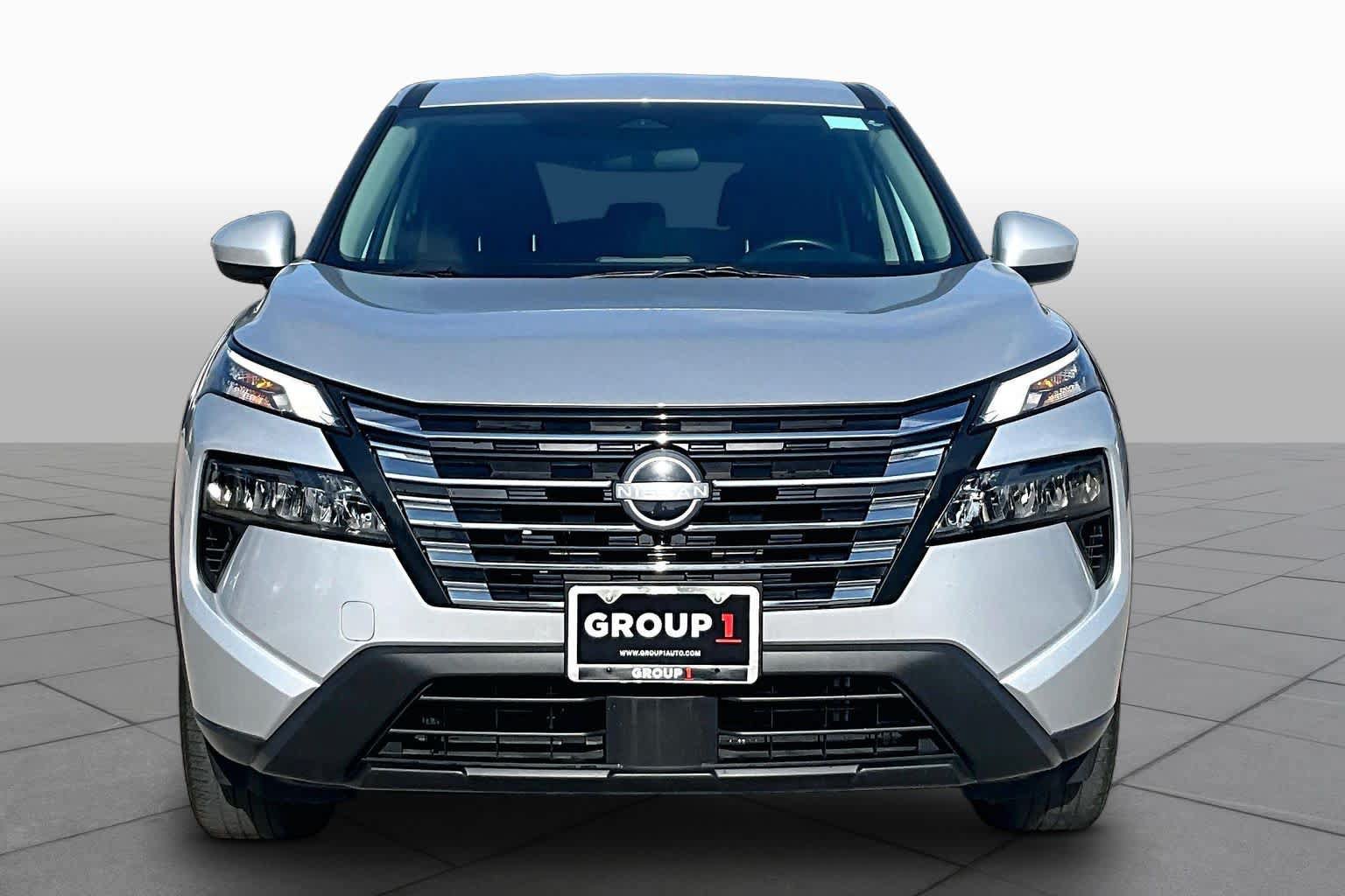 Used 2025 Nissan Rogue SV AWD/4WD image 4