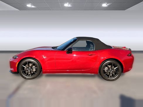 Used 2016 MAZDA MX-5 Miata Club image 2