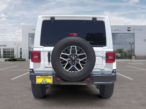 Used 2026 Jeep Wrangler Unlimited Sahara AWD/4WD image 4