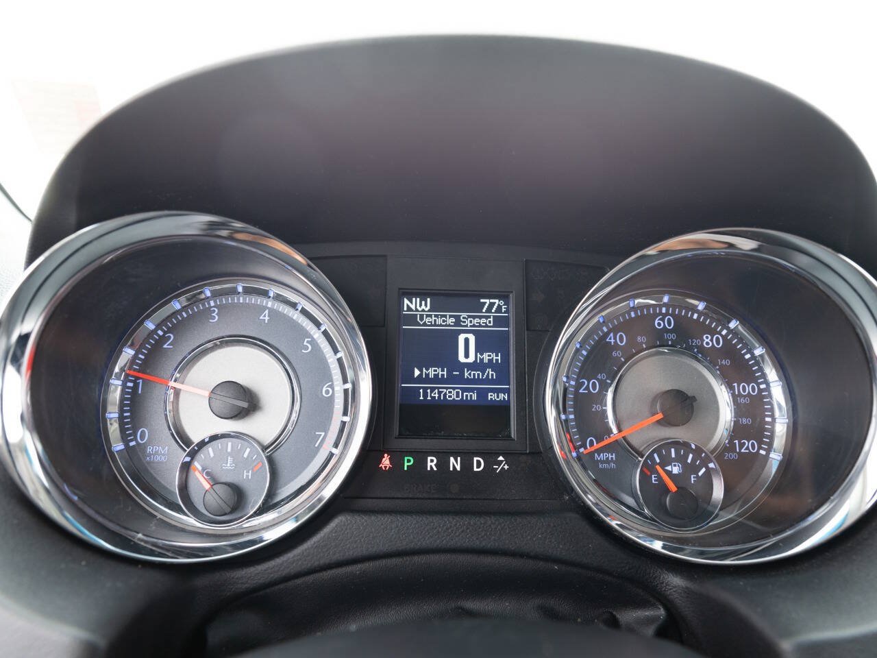 Used 2016 Chrysler Town & Country Touring FWD image 31