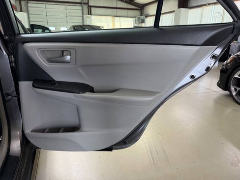 Used 2016 Toyota Camry LE FWD image 14