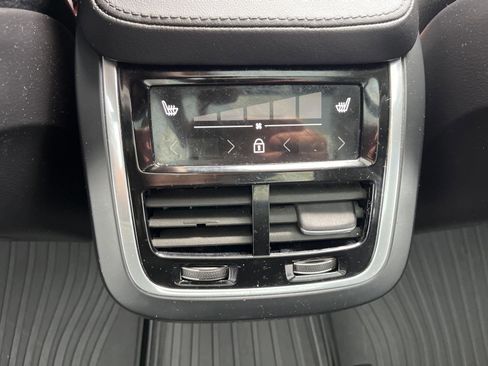 Used 2024 Volvo XC90 B5 Plus image 22