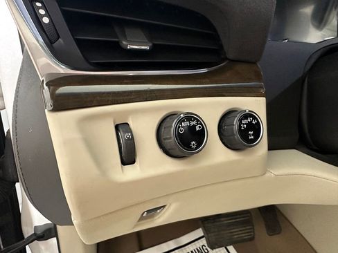 Used 2019 Cadillac Escalade Premium Luxury image 28