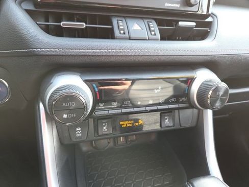 Used 2022 Toyota RAV4 XLE Premium image 16