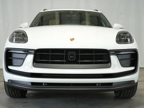 Certified 2025 Porsche Macan image 11