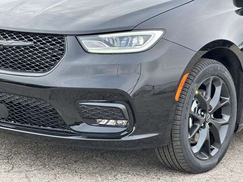 New 2026 Chrysler Pacifica Select image 5