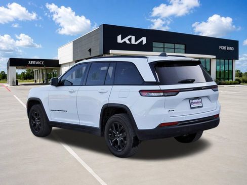 Used 2024 Jeep Grand Cherokee Altitude AWD/4WD image 7