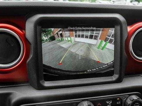 Used 2021 Jeep Wrangler Rubicon w/ Uconnect 4C Nav & Sound Group AWD/4WD image 12