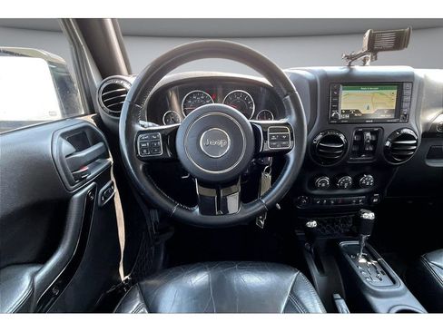 Used 2015 Jeep Wrangler Unlimited Sahara AWD/4WD image 8
