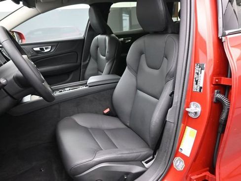 Used 2025 Volvo V60 B5 Cross Country Plus AWD/4WD image 10
