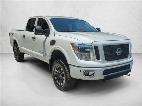 Used 2018 Nissan Titan PRO-4X w/ Pro-4x Convenience Package AWD/4WD image 3