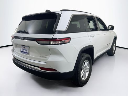 Used 2023 Jeep Grand Cherokee Laredo AWD/4WD image 5