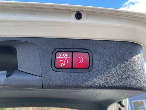 Used 2018 Mercedes-Benz GLC 300 4MATIC image 8